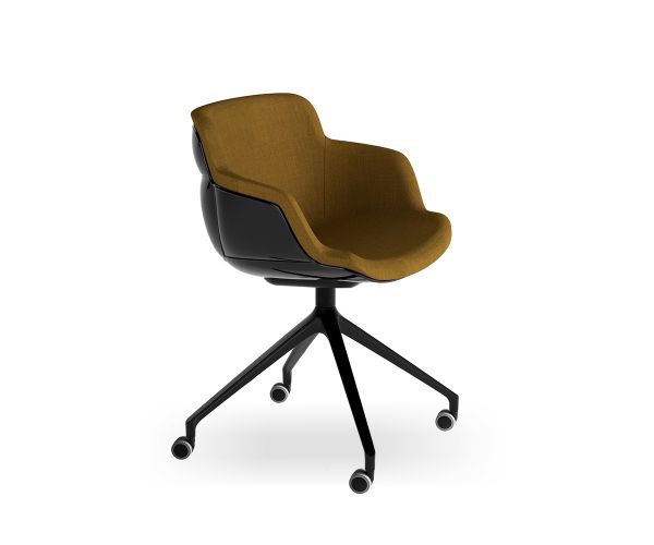 Poltroncina Choppy girevole di Gaber in metallo 4 razze con ruote, sedile con retro scocca in tecnopolimero nero e rivestimento frontale. Disponibili varie collezioni di tessuti