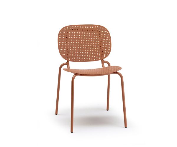 Sedia Si-si Dots 2505 Scab, impilabile, in metallo zincato terracotta opaco con decorazione traforata. Anche per esterno