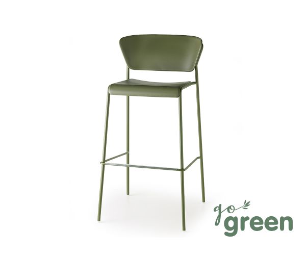 Sgabello Lisa 2881 di Scab Design,impilabile, in metallo con seduta in tecnopolimero riciclato verde oliva, altezza seduta 75 cm. Anche per esterno